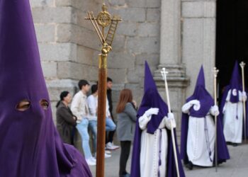 La procesión del Resucitado con las ocho cofradías de la localidad culmina en Peñaranda una Semana Santa multitudinaria