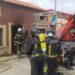 Bomberos de Peñaranda colaboran en la extinción de un fuego  en una vivienda en Gimialcón y que ha provocado graves daños