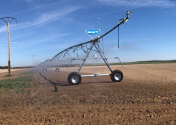 La fase I del esperado Canal de la Armuña ya está en funcionamiento en el término municipal de Villaflores