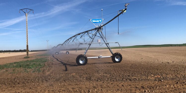 La fase I del esperado Canal de la Armuña ya está en funcionamiento en el término municipal de Villaflores