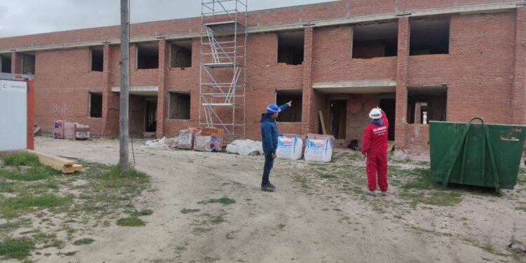 Compromiso de la Junta para que las viviendas de Camineros en Peñaranda estén acabadas el próximo 31 de diciembre