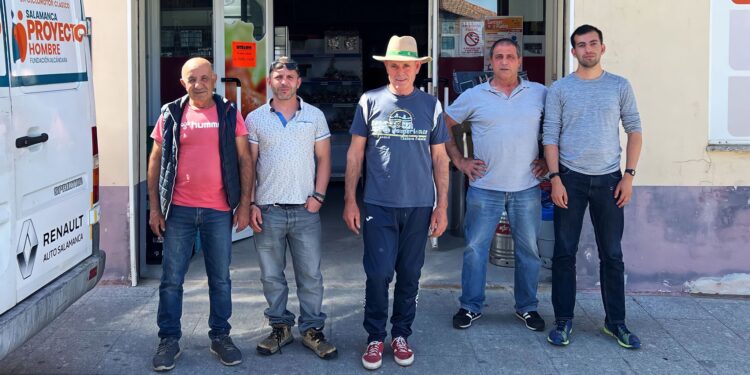 La asociación de Amigos de la Capa de Santiago de la Puebla recoge 400 kilos de alimentos para Proyecto Hombre