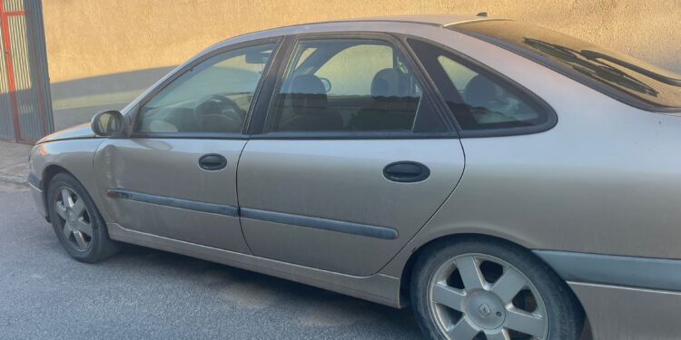 Al menos tres vehículos aparecen forzados en Villaflores y con el interior revuelto aunque sin daños en las cerraduras