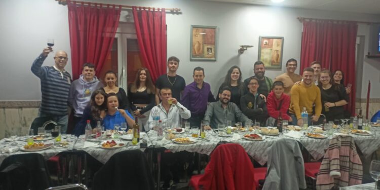 La banda de cornetas y tambores de Peñaranda pone fin a la temporada con una animada cena de confraternidad