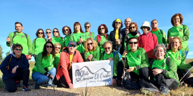 El club de senderismo Camino el Cristo de Alaraz realiza una ruta por la Vía Verde desde Alba de Tormes hasta Carbajosa