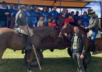 La asociación Pasión Taurina Babilafuente visita la finca Valdefresno y conoce el día a día de una ganadería de toros bravos