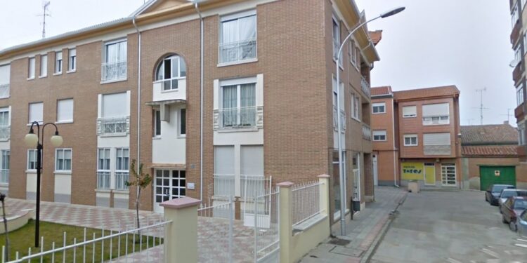 Dos agentes de la Policía Local acaban en el centro de salud tras detener a un joven como presunto autor de violencia de género