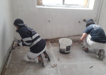 Alumnos del programa mixto de Pintura mejoran espacios públicos de Babilafuente como el colegio Filiberto Villalobos