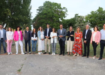 El PP presenta su lista en la cabecera comarcal y David Mingo asegura que «Peñaranda necesita que Eva sea la alcaldesa»