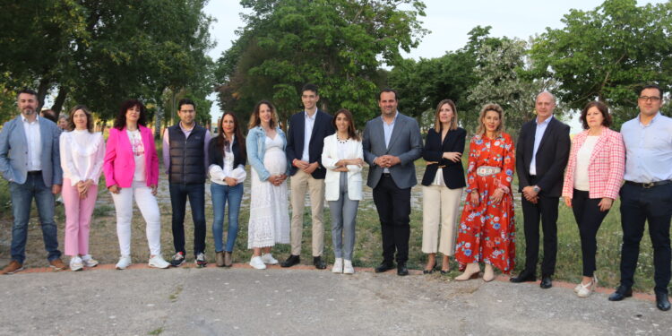El PP presenta su lista en la cabecera comarcal y David Mingo asegura que «Peñaranda necesita que Eva sea la alcaldesa»