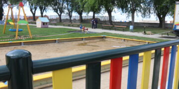 Babilafuente completa la reforma del parque municipal con un nuevo arenero y una valla perimetral para cerrar el recinto