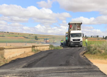 A punto de finalizar en Babilafuente la pavimentación asfáltica de los caminos municipales de Aldearrubia, San Andrés y Pedroso