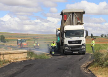 A punto de finalizar en Babilafuente la pavimentación asfáltica de los caminos municipales de Aldearrubia, San Andrés y Pedroso
