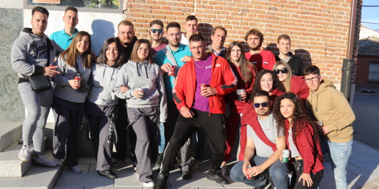 Aldeaseca de la Frontera festeja a San Isidro con la vista puesta en el cielo para que el santo mande la esperada lluvia