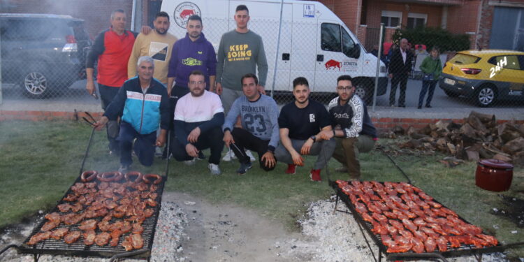 Gran respuesta en la parrillada de Aldeaseca de la Frontera a beneficio de la Asociación Española Contra el Cáncer AECC