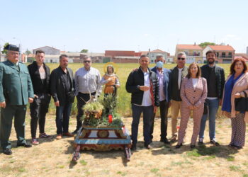 Peñaranda festeja a San Isidro Labrador con misa, procesión, bendición de campos y un animado convite al aire libre