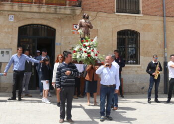 Cantalpino vive un momento histórico con los agricultores llevando a San Isidro hasta la misma puerta del Consistorio