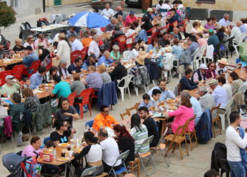 900 raciones de paella en la plaza Mayor de Cantalpino para despedir las fiestas patronales en honor de San Isidro