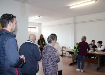 Carmen Ávila (PSOE), Eva López (PP), Ángel Tejeda (PEC) y Fernando Pérez (VOX) ejercen su derecho al voto en Peñaranda