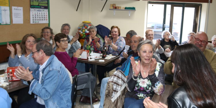 Villar de Gallimazo cierra sus fiestas chicas con calva, petanca y una animada merienda de confraternidad para todo el pueblo