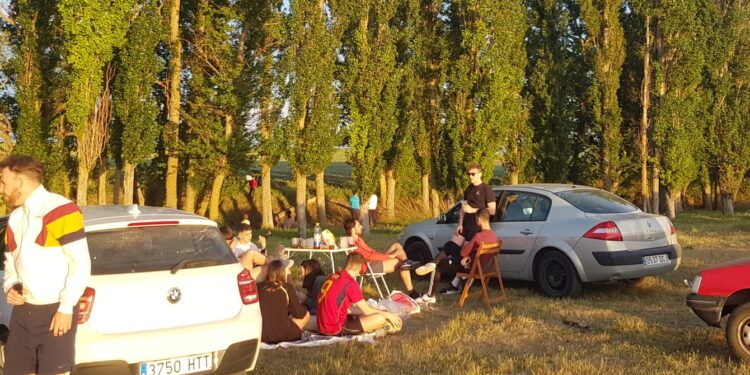 Rágama celebra una nueva edición del Día del Niño con un encuentro de convivencia vecinal en la ribera del Regamón