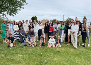 Emotivo reencuentro de la familia Coll en Peñaranda con varias generaciones disfrutando de una feliz jornada en la localidad
