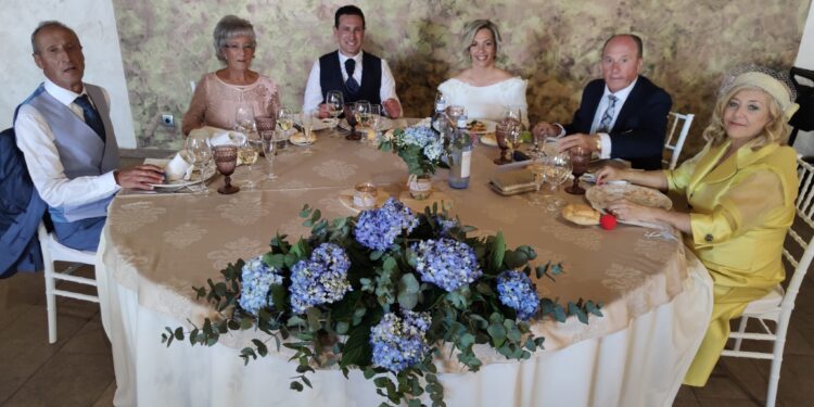 David y Marta celebran su enlace matrimonial en Peñaranda en una emotiva ceremonia seguida del banquete en Las Cabañas