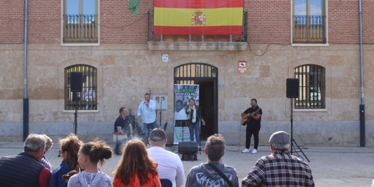 Cantalpino sigue con sus fiestas de San Isidro con una tarde de sevillanas y rumbas amenizada por el grupo Salto a la Reja