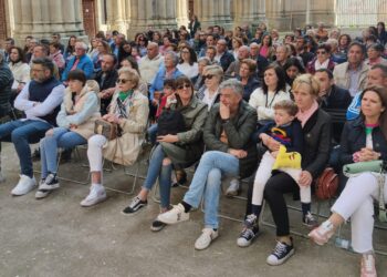 El grupo peñarandino Arena colabora con Manos Unidas en el festival benéfico celebrado en la Basílica de Alba de Tormes