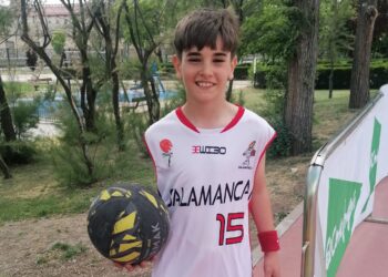 Aarón Martín Gómez juega sus primeros partidos con la selección de Salamanca de minibasket tras meses de esfuerzo e ilusión