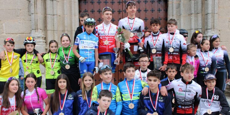 Macotera se convierte por segundo año en capital del clicismo y reúne a las jóvenes promesas de un deporte que sigue en alza