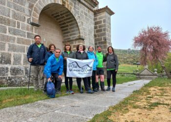 El club de senderismo Camino el Cristo de Alaraz disfruta de la II edición de la ruta «Entre ermitas» por tierras abulenses