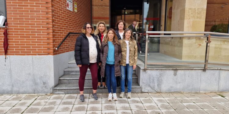 El PP de Peñaranda propone la creación del programa «Conecta Mayores» que tiene como objetivo combatir la soledad no deseada