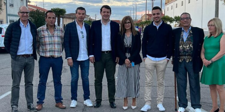 Alfonso Fernández Mañueco cierra su visita a la comarca con los candidatos del PP de Villoria, Villoruela y Babilafuente