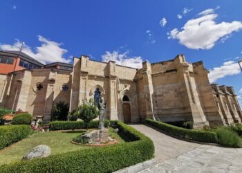 La Basílica de Santa Teresa de Alba de Tormes acogerá el próximo día 20 un gran festival musical a beneficio de Manos Unidas