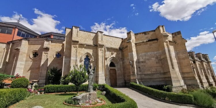 La Basílica de Santa Teresa de Alba de Tormes acogerá el próximo día 20 un gran festival musical a beneficio de Manos Unidas