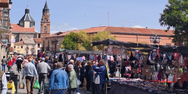 Peñaranda vivirá mañana un intenso mercadillo «político» con los paseos de Rajoy (PP), Galllardo (VOX) y Camino (PSOE)