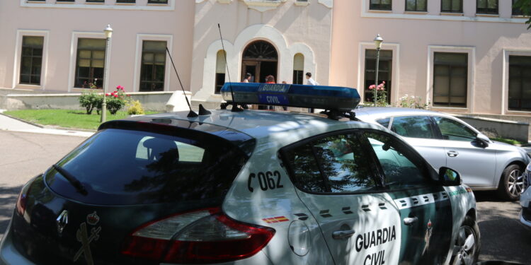 Cámaras de seguridad y tragaperras destrozadas y despachos revueltos en busca de dinero: el rastro de los cacos en Peñaranda