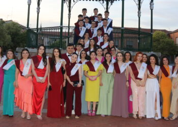Los alumnos del IES Germán Sánchez Ruipérez celebran en Peñaranda su ceremonia de graduación e imposición de bandas