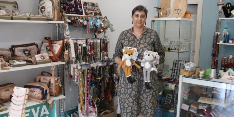 Los nuevos muñecos de la asociación Pyfano llegan a Peñaranda para apoyo y atención integral a niños oncológicos y sus familias