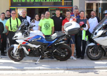 La VI ruta motera Ases Charros toma la salida en Peñaranda con 60 aficionados a las dos ruedas llegados de varias localidades