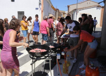 La fiesta de la salchicha y la cerveza inicia en Mancera de Abajo los actos en honor de la patrona, la Virgen del Rosario