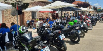 La IV Fiesta Motera llena de ambiente Villoria en una jornada con un sol espléndido y muchas ganas de disfrutar sobre dos ruedas