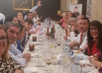 La familia de Javier Manjón celebra por todo lo alto la Primera Comunión del niño en Babilafuente y la posterior comida