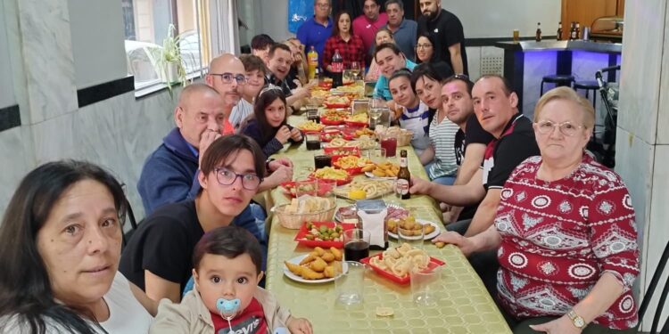 Triple celebración de cumpleaños para Manoli, Enrique y Álvaro con un emotivo encuentro familiar en Peñaranda