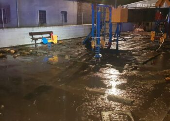 La tormenta deja una noche muy complicada en Alaraz con inundaciones que obligan a intervenir a vecinos y Bomberos