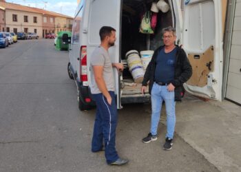 Los cacos «limpian» de maquinaria la furgoneta de una empresa de construcción en Peñaranda y a plena luz del día
