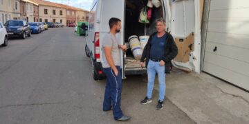 Los cacos «limpian» de maquinaria la furgoneta de una empresa de construcción en Peñaranda y a plena luz del día