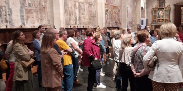 Alumnos del centro de Educación de Adultos El Inestal de Peñaranda visitan el Real Convento de Santa Clara en Salamanca