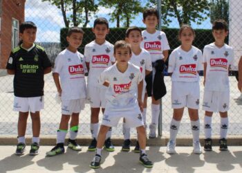 El torneo de fútbol 7 «Ciudad de Peñaranda» llena el polideportivo municipal de ambiente y jóvenes promesas del deporte